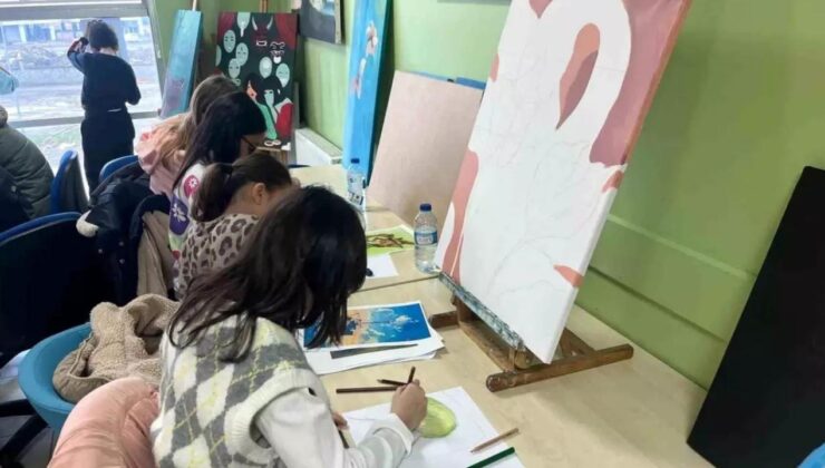 Düzce Gençleri Tuvalde Buluştu: Kış Kulübü Resim Etkinliğiyle Yetenekler Keşfedildi