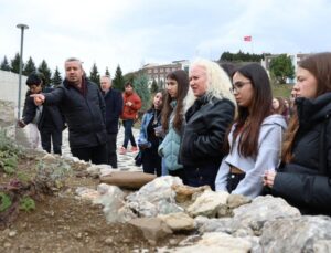 Akçakocalı Öğrencilerden Düzce Üniversitesi Botanik Bahçesi’ne Eğitici Ziyaret