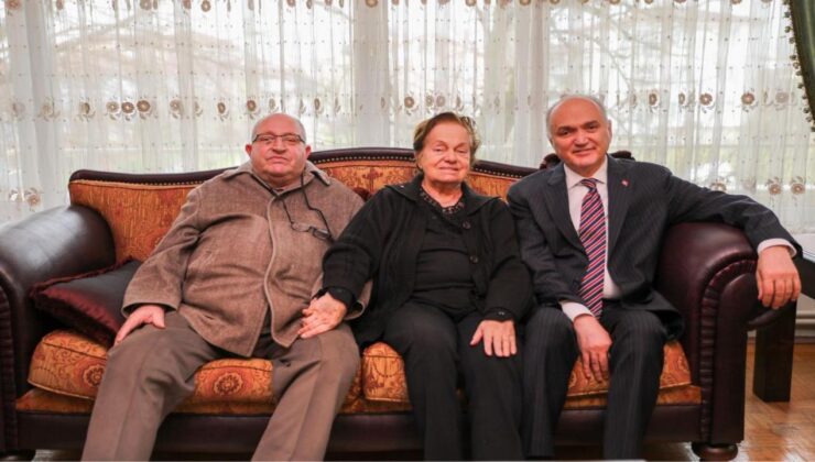 Düzce Belediye Başkanı Dr. Faruk Özlü, Şükran Öney’i Ziyaret Etti