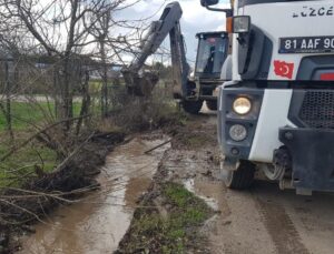 Hacıaliler Köyü’nde Kanal Temizliği Çalışmaları Sürüyor