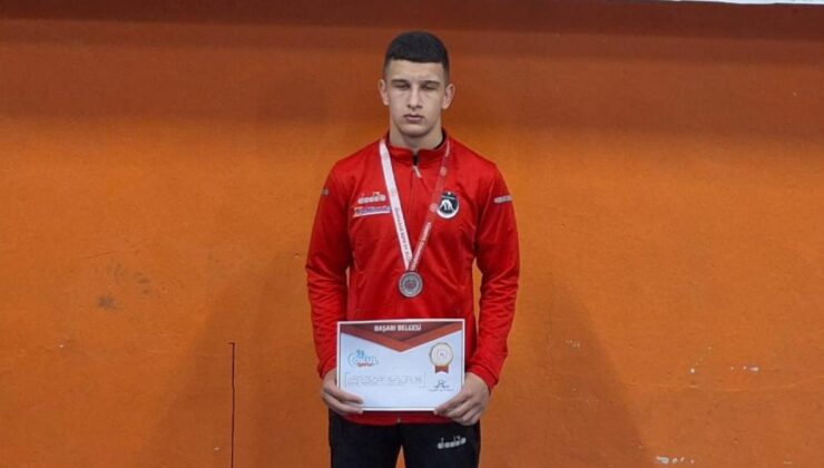 Düzceli Ensar Demirbayraklı, Okul Sporları Güreş Gençler A Türkiye İkincisi Oldu