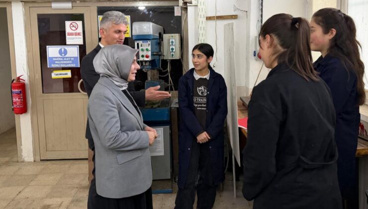 Düzce İl Millî Eğitim Müdürü Gülşen Özer, Cumayeri Çok Programlı Anadolu Lisesi’ni Ziyaret Etti