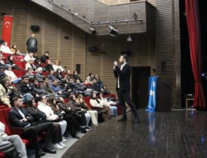 Öğrencilere Kariyer Yolculuğunda İlk Adım: Etkili CV Eğitimi Düzenlendi
