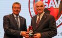 ASAV ve ASAD’dan Başkan Faruk Özlü’ye “Kızıl Elma” Ödülü
