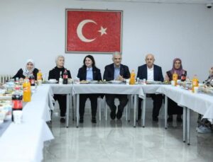 Düzce Valisi Mehmet Makas Neriman Çilingir Huzurevi’nde Büyüklerle İftarda Buluştu