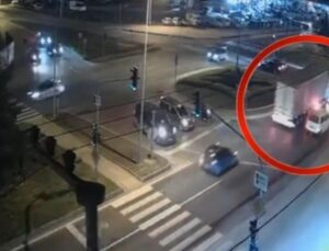 Düzce’de Otomobil ile Tır Çarpıştı: 1 Kişi Yaralandı