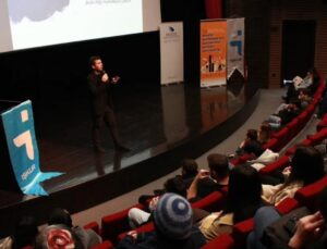 Düzce Üniversitesi’nde “Mülakat Teknikleri” Eğitimiyle Öğrenciler İş Görüşmelerine Hazırlanıyor