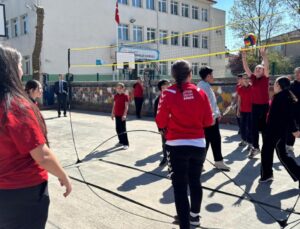 Düzce’de Okullarda Spor Coşkusu: ‘Hareket Okulumda’ Projesiyle Öğrenciler Sahada