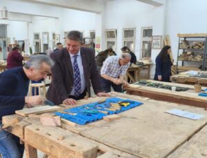 Düzce El Sanatları Eğitim Merkezi’nde Ahşap Kursuna Yoğun İlgi