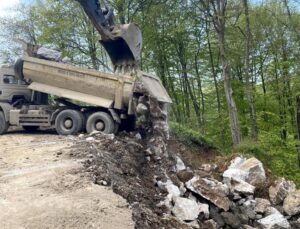 Cumayeri’nde Heyelan Bölgesinde Yol Güvenliği Çalışmaları Sürüyor