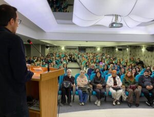Düzce’de “Dijital Dünyada Çocuklarımıza Rehberlik” Semineri Düzenlendi