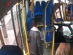 Durakta Fark Etti Vakit Kaybetmeden Hastaneye Yetiştirdi