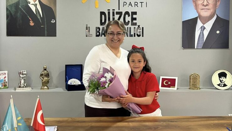 İYİ Parti Düzce İl Başkanı Demet Demir Boşver, 23 Nisan’da Koltuğunu Elif Nisa Karadeniz’e Devretti