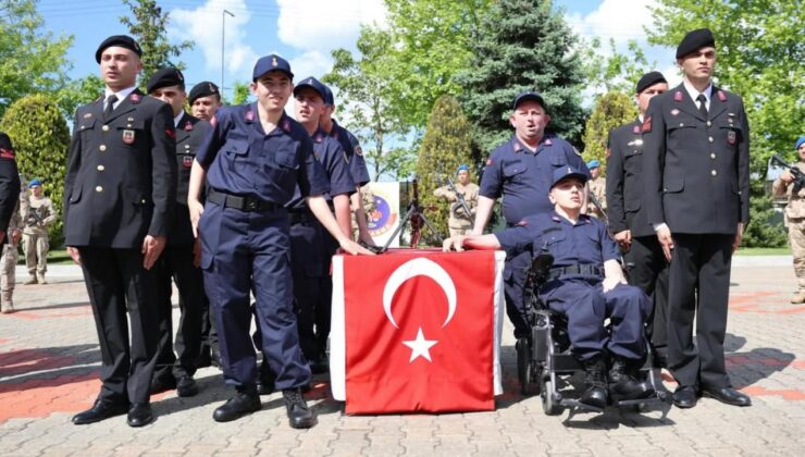 15 Özel Birey Türk Bayrağı Önünde Yemin Etti