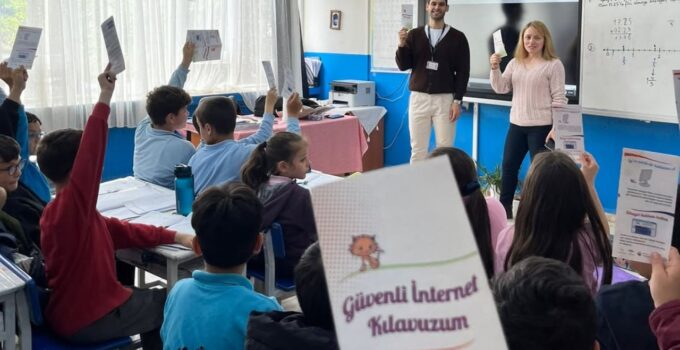 Akçakoca’da Öğrencilere Güvenli İnternet Eğitimi Verildi