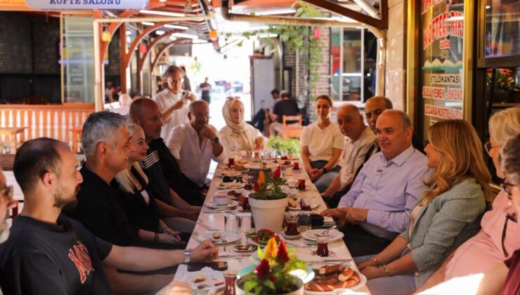 Başkan Özlü Gaziantep Caddesi Esnafıyla Buluştu: “Düzce’yi Birlikte Büyüteceğiz”