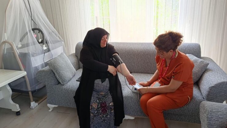 Kaynaşlı’da Anne Adayları Evlerinde Bilgilendirildi