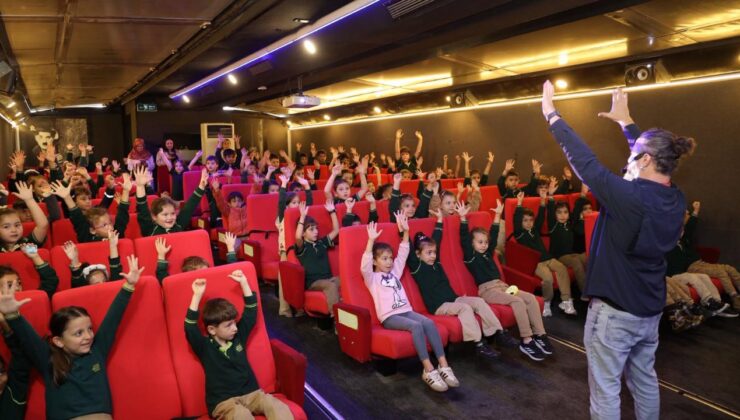 Gezen Sinema Tırı Köy Okullarındaki Çocuklarla Buluşuyor