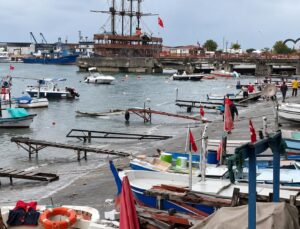 Akçakoca’da Fırtına Balıkçı Barınağını Vurdu: 14 Tekne Zarar Gördü