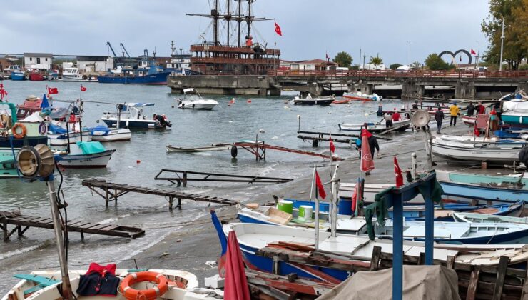 Akçakoca’da Fırtına Balıkçı Barınağını Vurdu: 14 Tekne Zarar Gördü