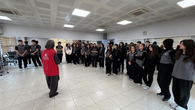 Cumhuriyet Anadolu Lisesi Öğrencileri Gençlik Merkezi’nde Buluştu